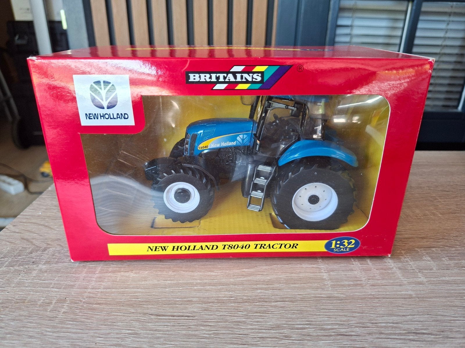Britains New Holland T8040 Tractor 1:32 Schaal Model, Hobby en Vrije tijd, Modelauto's | 1:32, Ophalen of Verzenden, Nieuw