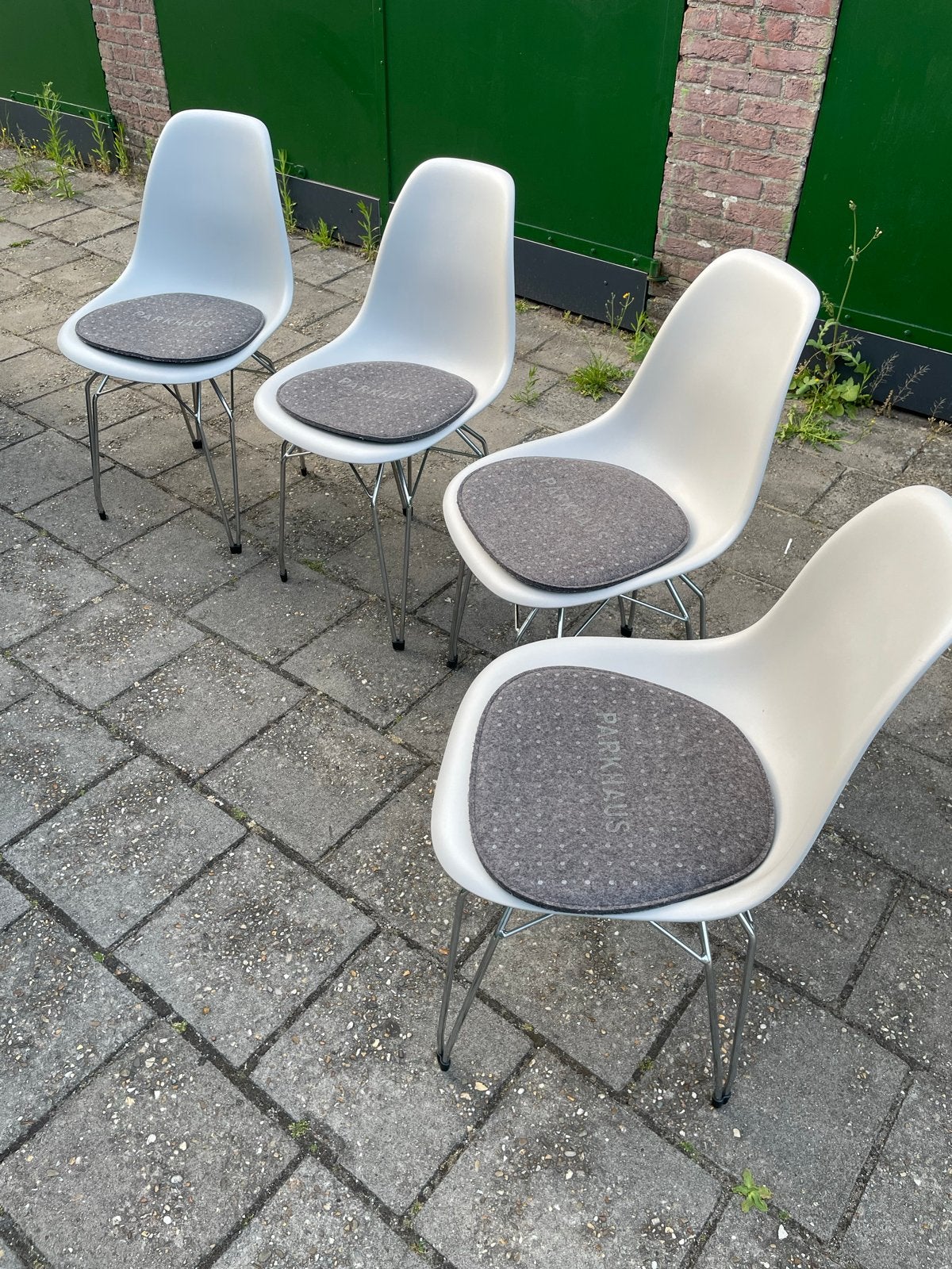Set van 4 mooie eames stoelen, Huis en Inrichting, Stoelen, Ophalen, Kunststof, Gebruikt, Wit