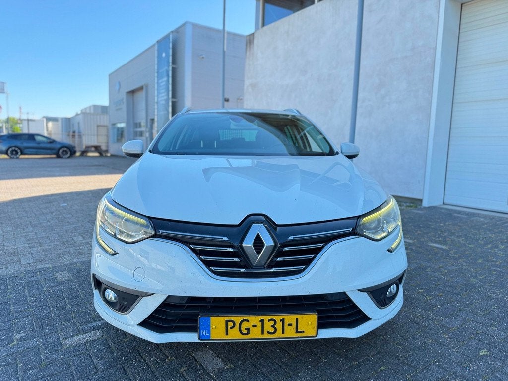Renault Mégane Estate 1.5 dCi Eco2 BOSE (bj 2017) LED|NAVI|, Voorwielaandrijving, Gebruikt, Leder en Stof, Wit
