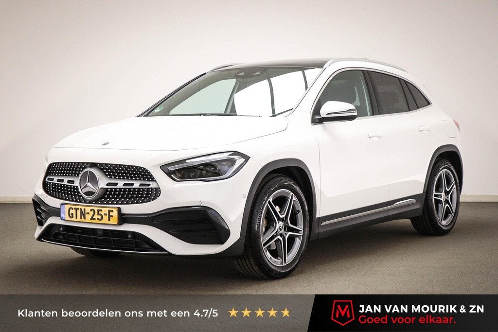 Mercedes-Benz GLA-klasse 180 AMG Line | PANORAMADAK | HALF L, Gebruikt, 4 cilinders, Leder en Stof, Wit