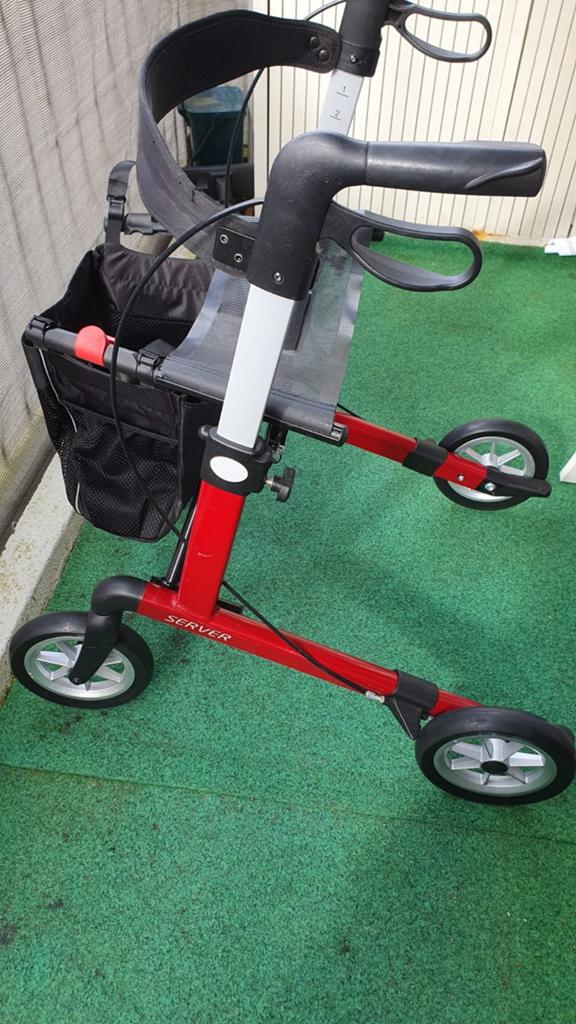 Een lichtgewicht Rollator, merk Server., Diversen, Ophalen, Lichtgewicht, Zo goed als nieuw
