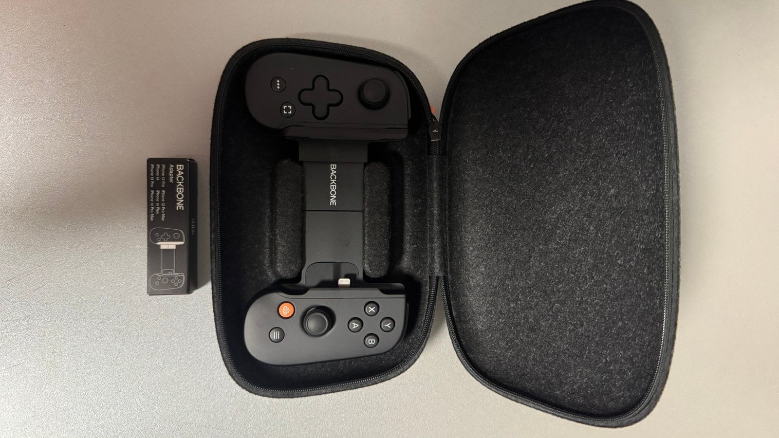 Backbone One Controller + Opbergcase. Nooit gebruikt, Ophalen of Verzenden, Zo goed als nieuw, Overige merken