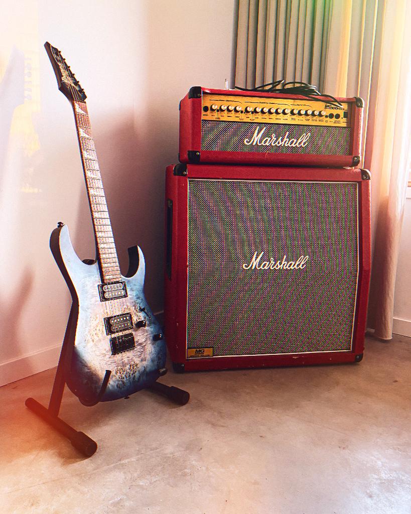 Complete Gitaarset – Ibanez + Marshall, Muziek en Instrumenten, Snaarinstrumenten | Gitaren | Elektrisch, Gebruikt, Solid body