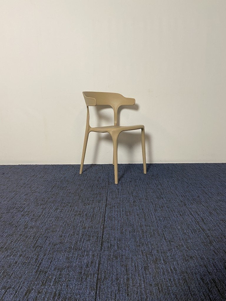 4 x Kantinestoel, bruin, kunststof, 4-poot onderstel, Huis en Inrichting, Stoelen, Ophalen, Kunststof, Gebruikt, Bruin