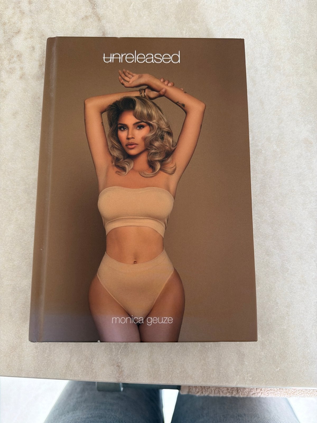 Monica Geuze - Unreleased Boek, Ophalen, Zo goed als nieuw, Nederland