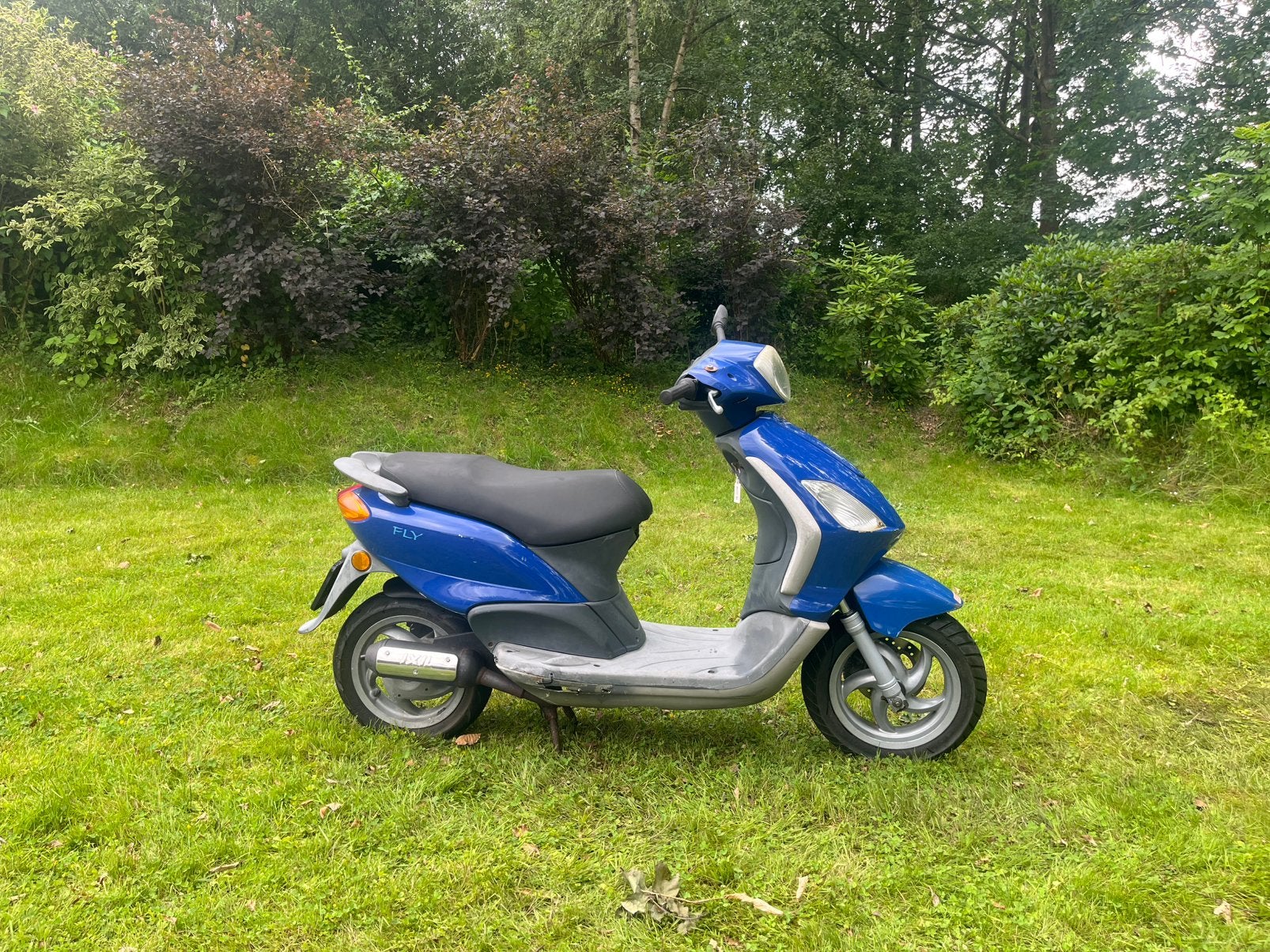 Leuke piagio fly 2 takt snor ( PROJECT SCOOTER), Fietsen en Brommers, Scooters | Peugeot, Ophalen, Zo goed als nieuw, Benzine