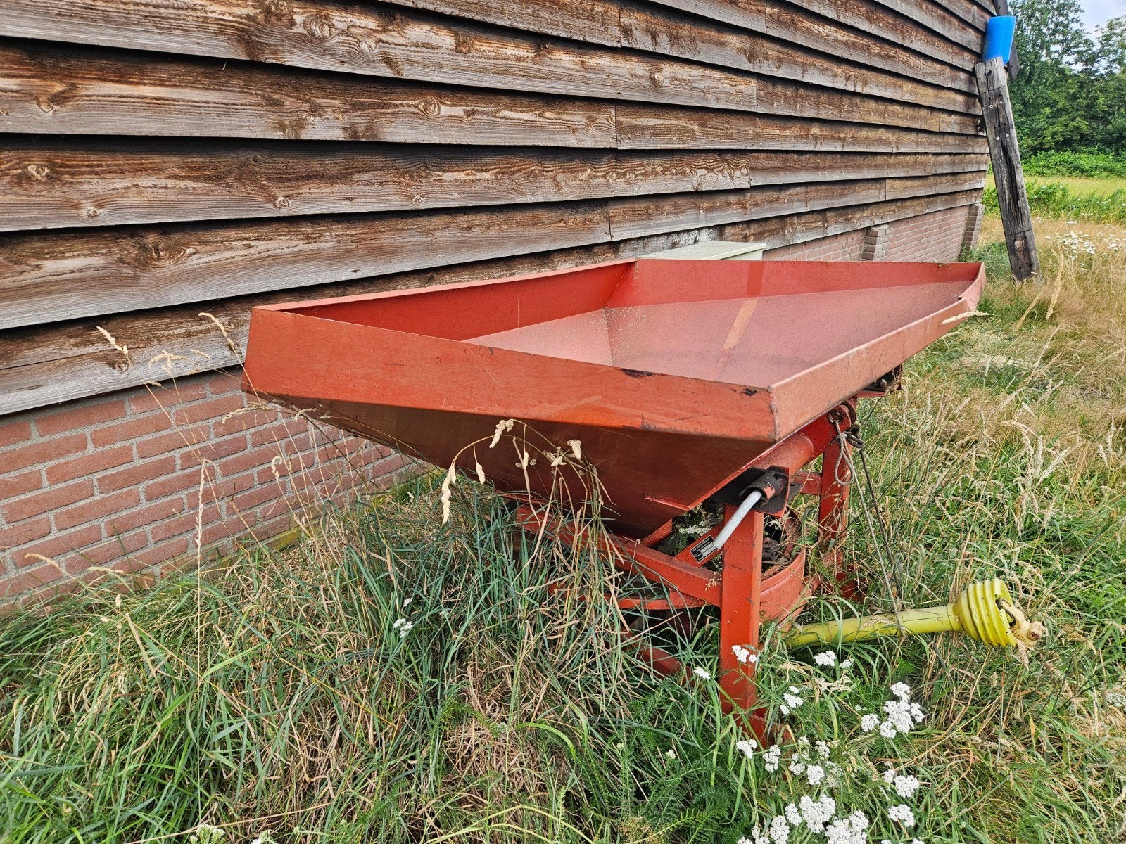 Lely kunstmeststrooier, Ophalen