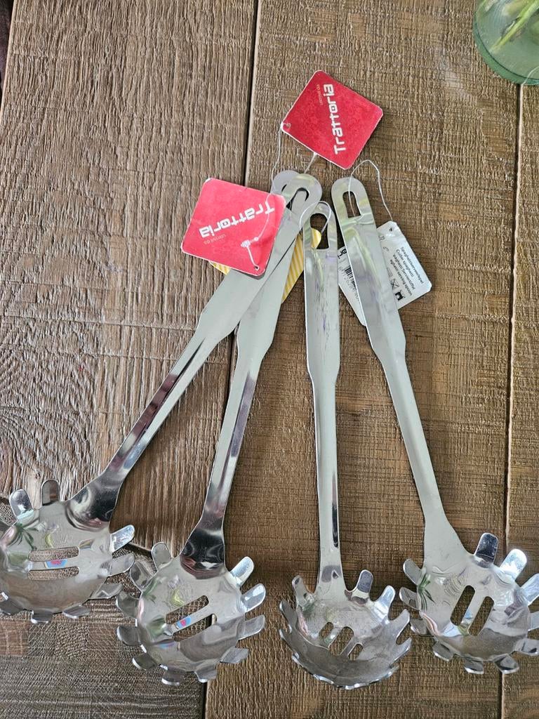 4 Nieuwe spaghetti serveerlepels, Huis en Inrichting, Nieuw, Ophalen of Verzenden, Rvs of Chroom, Vaatwasserbestendig
