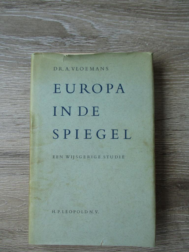 Eruropa in de spiegel - Dr. A. Vloemans, Ophalen of Verzenden, Gelezen