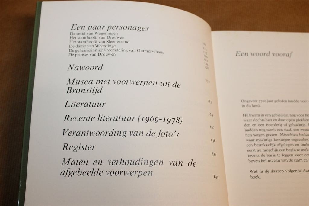 Nederland in de Bronstijd — J.J. Butler — Archeologie, Ophalen of Verzenden, Gelezen