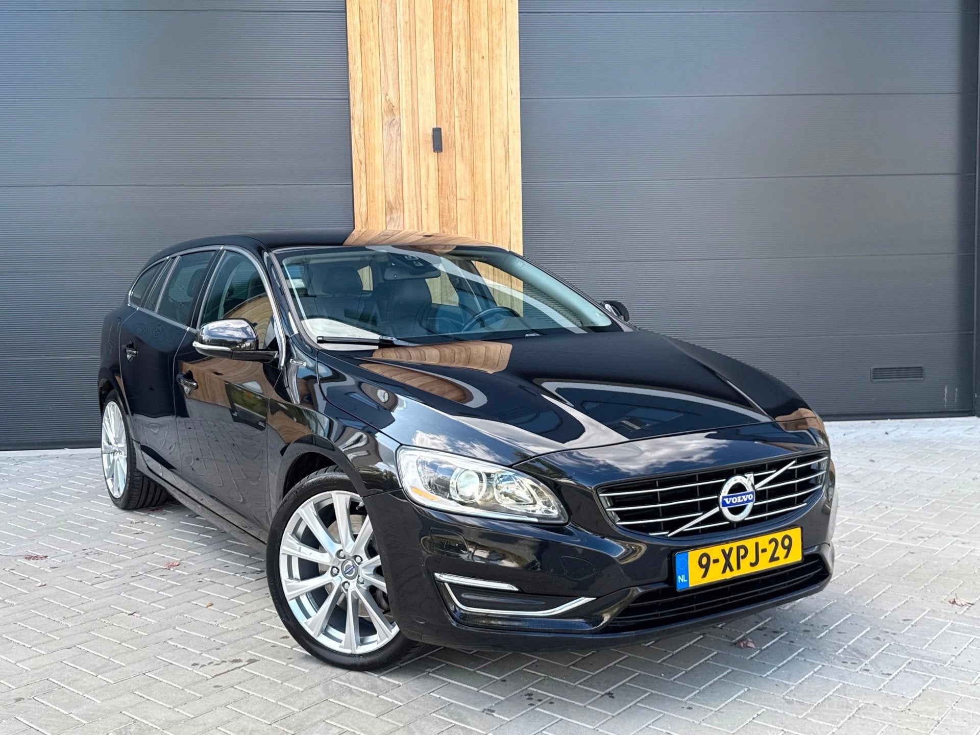 Volvo V60 2.4 D6 AWD Plug-In Hybrid Summum (bj 2014) XENON|L, Auto's, Automaat, Zwart, Zwart, Vierwielaandrijving