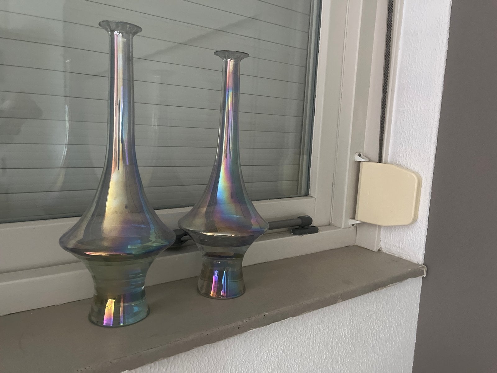 Set van 2 iriserende glazen vazen, Ophalen