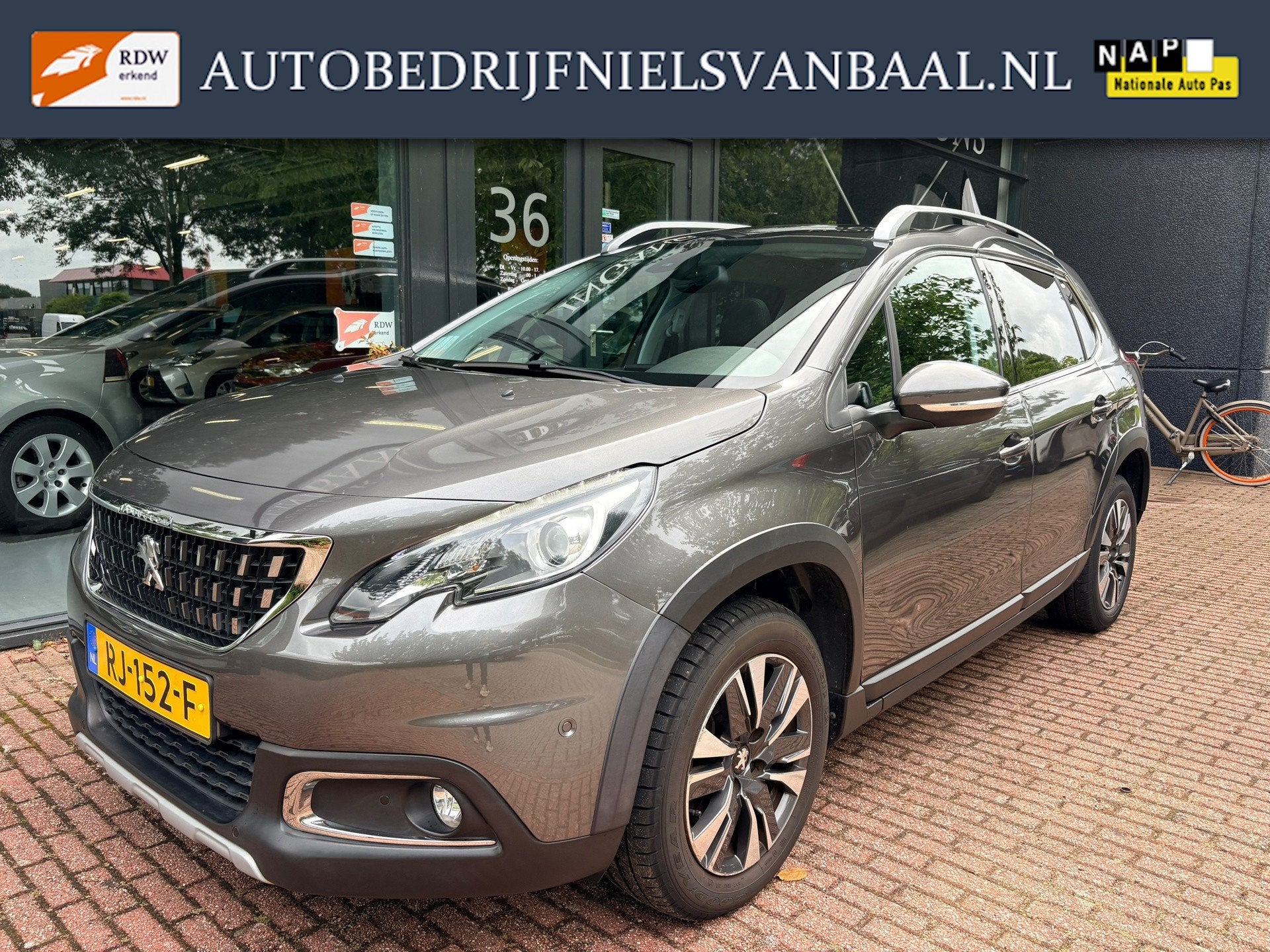 Peugeot 2008 1.2PureTech Allure 42DkmNAP/Pano/Clima/PDC/Navi, Auto's, 1199 cc, 49 €/maand, Origineel Nederlands, Bedrijf
