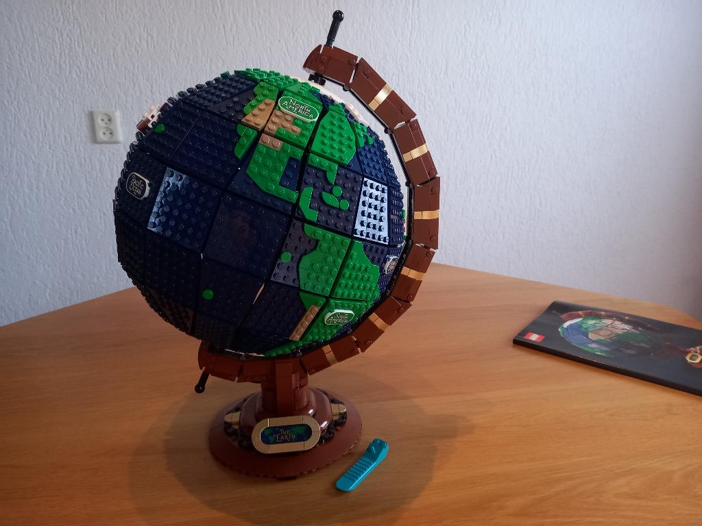 Lego 21332 The globe, Gebruikt, Lego, Compleet, Ophalen of Verzenden