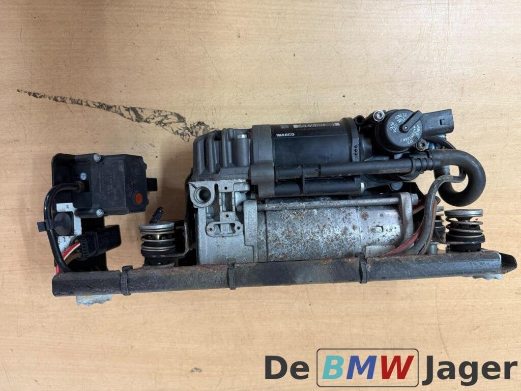 Luchtvering compressor BMW F07 F11 F01 F02 F04 37206794465, Gebruikt, Ophalen of Verzenden, BMW, BMW