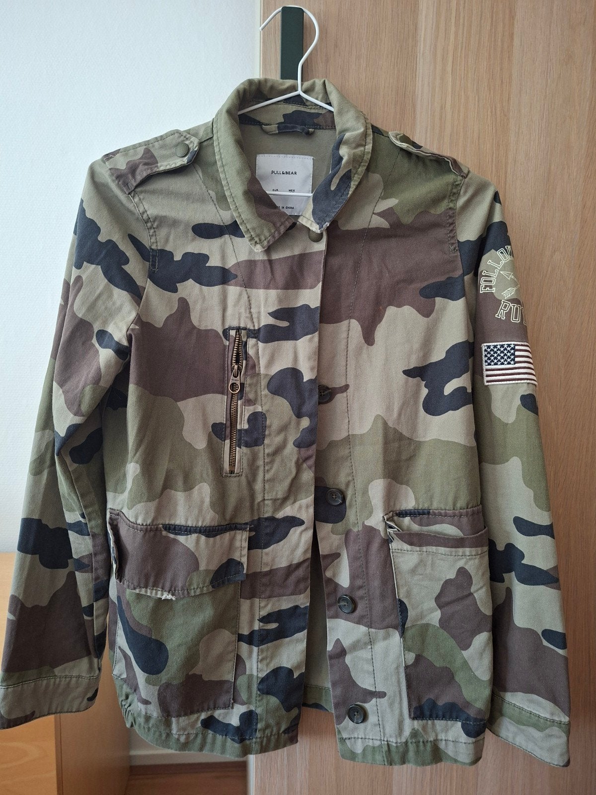 Pull&Bear jas in militaire stijl
Maat M, Maat 38/40 (M), Ophalen of Verzenden, Zo goed als nieuw, Pull & Bear
