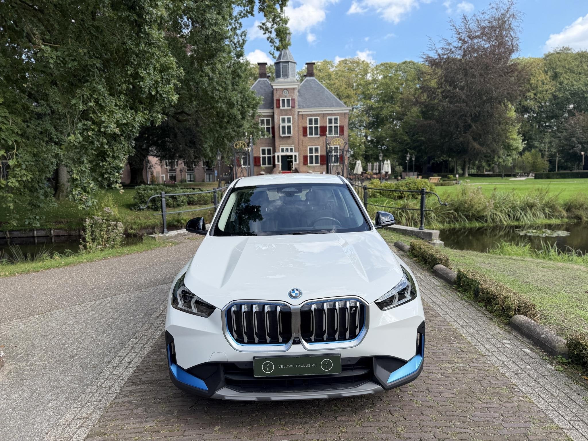 BMW iX1 xDrive30 Launch Edition 67 kWh | HUD | 360 | Keyless, Auto's, Automaat, Stof, Gebruikt, 225 min