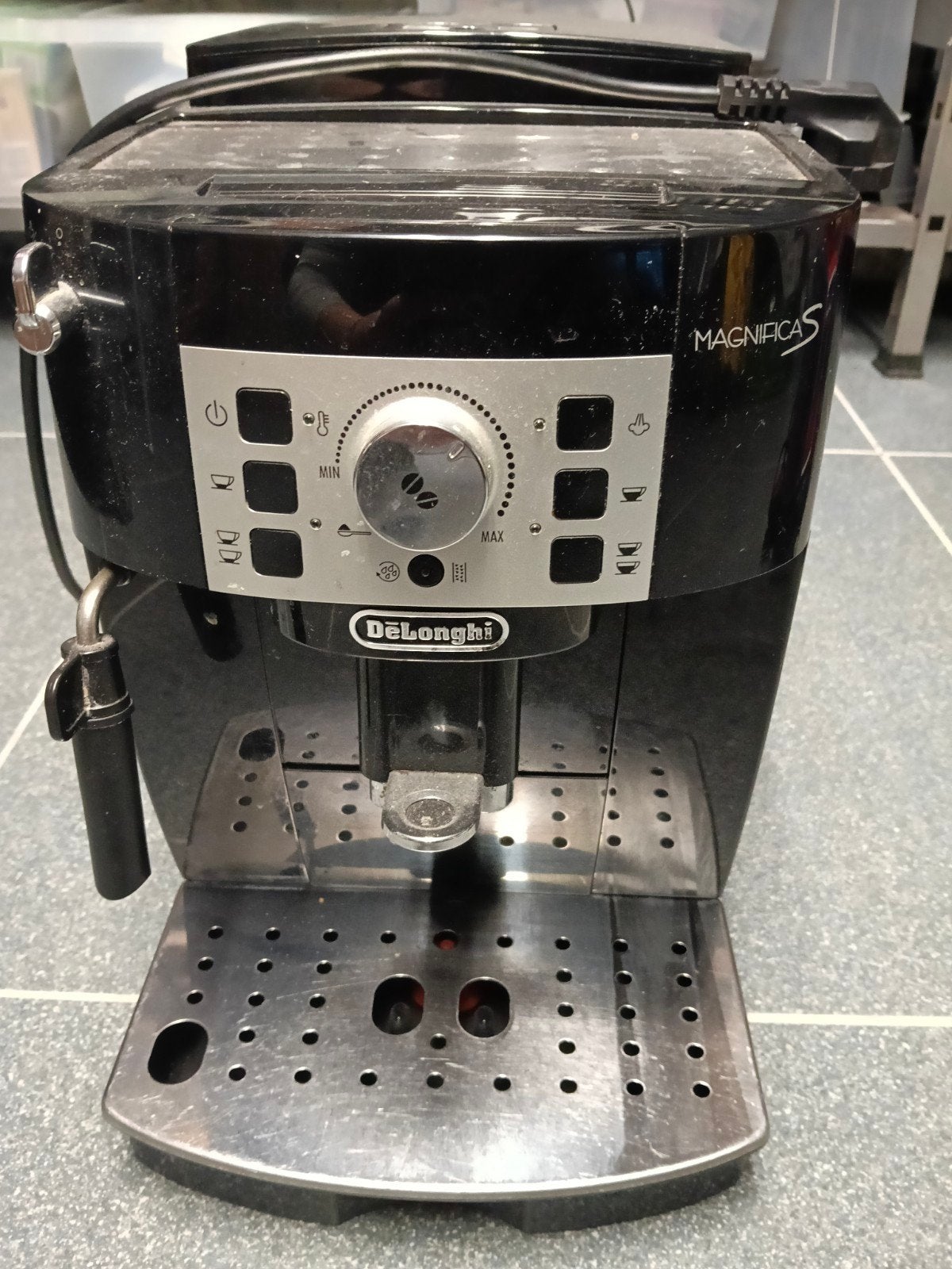 DeLonghi Magnifica S Espresso Apparaat - Zwart, Witgoed en Apparatuur, Gebruikt, Espresso apparaat, Ophalen of Verzenden, 2 tot 4 kopjes