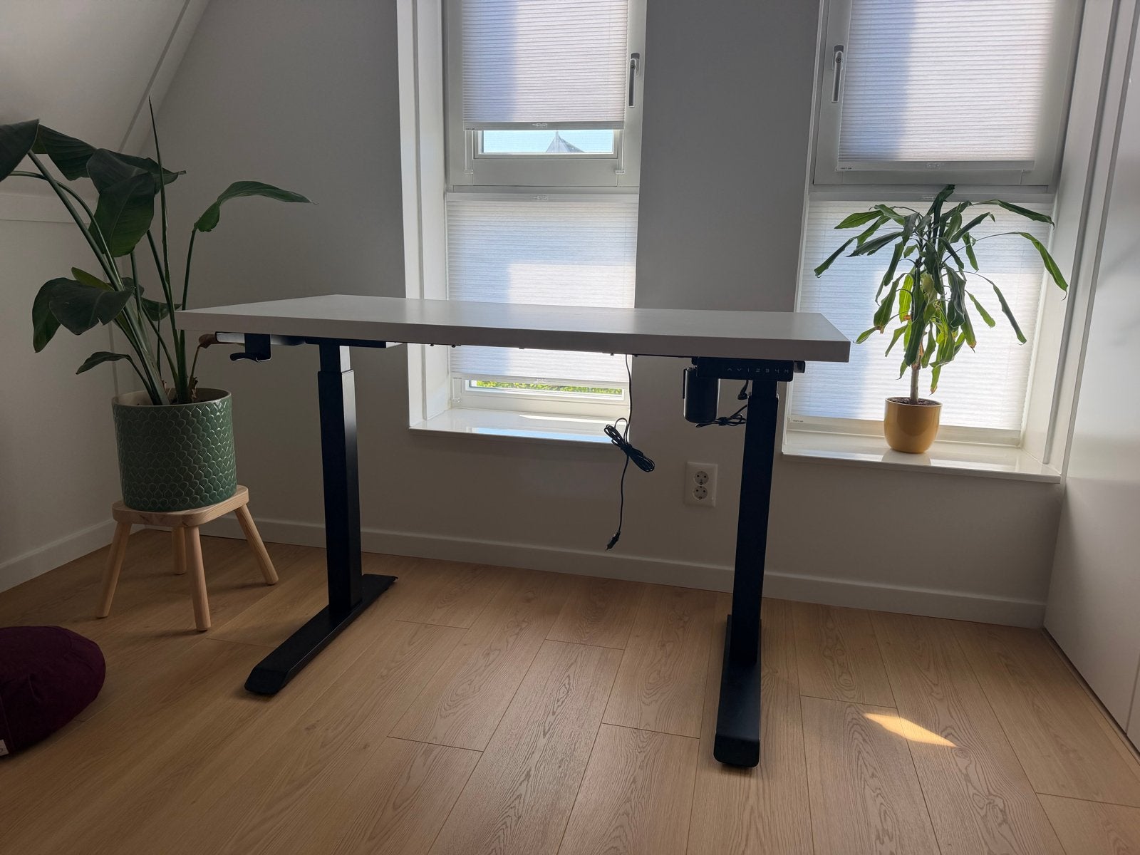 StudyDesk Elektrisch Zit-Sta Bureau Zwart/Wit 140  60 cm, Ophalen, Elektrisch, Metaal, Zo goed als nieuw