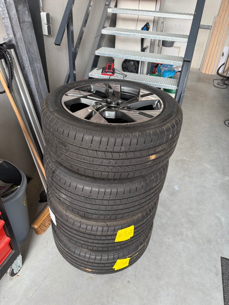 Ongebruikt set velgen + banden Audi etron Q8, Auto-onderdelen, Ophalen, 255 mm, Banden en Velgen, Nieuw