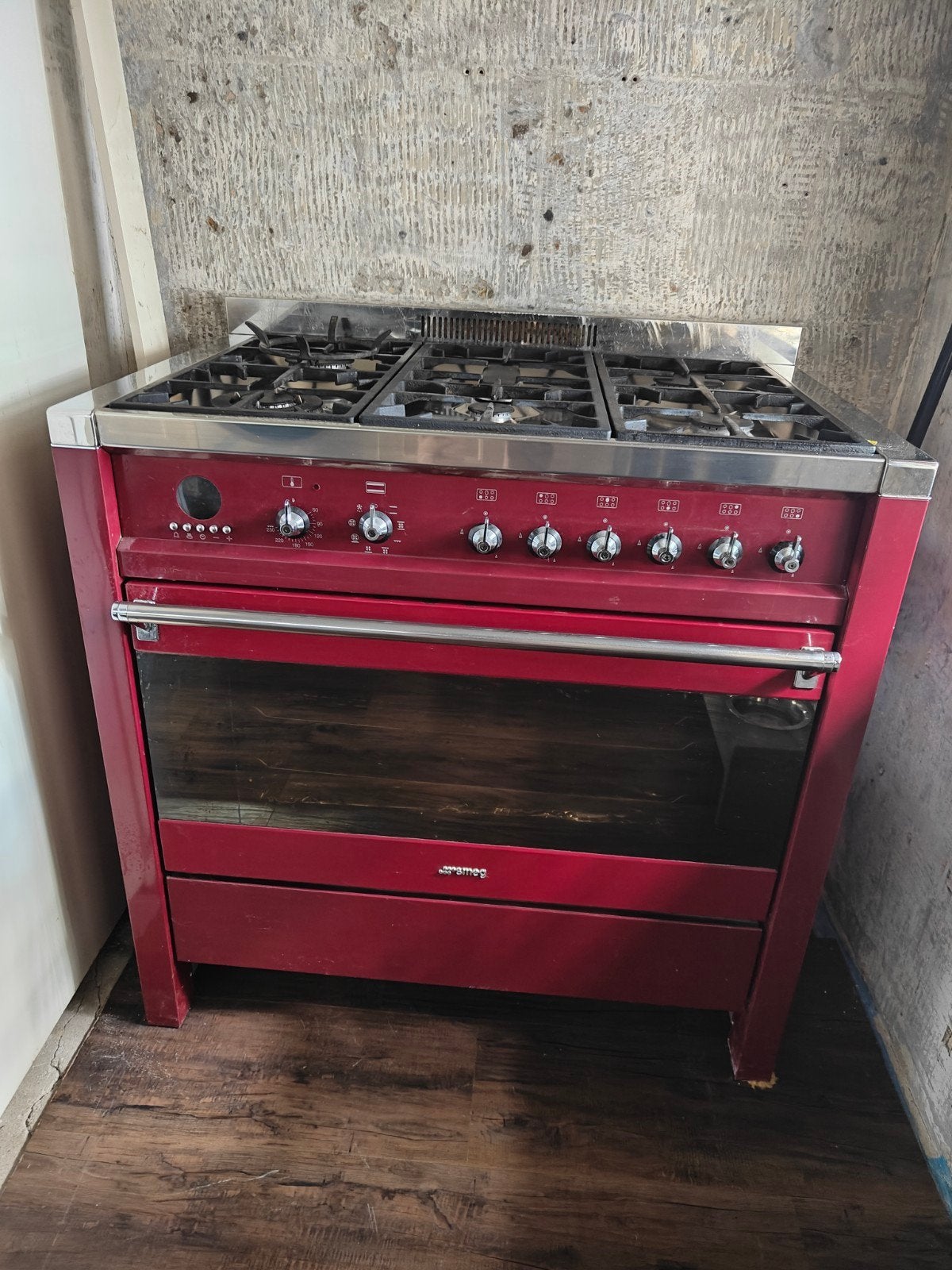 Smeg gasfornuis met afzuigkap - Rood, Gebruikt, 60 cm of meer, Ophalen of Verzenden, Gas