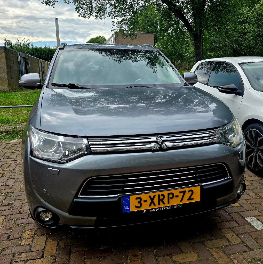 Mitsubishi Outlander 2.0  Phev 203pk 4WD CVT Instyle+ Navi, Automaat, Outlander, Zwart, 4 cilinders