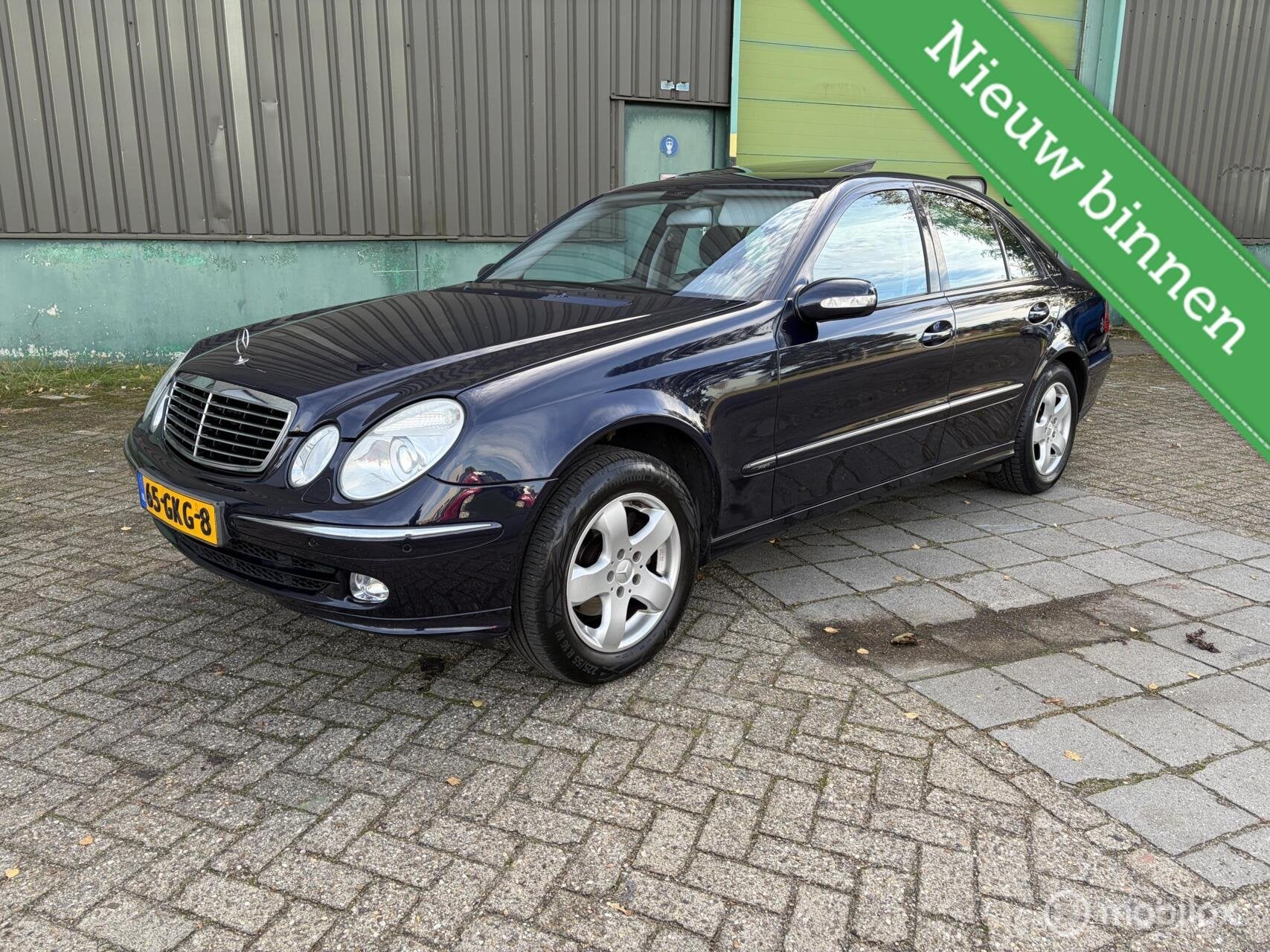 Mercedes E-klasse 320 Avantgarde, Auto's, Automaat, Achterwielaandrijving, Gebruikt, Blauw