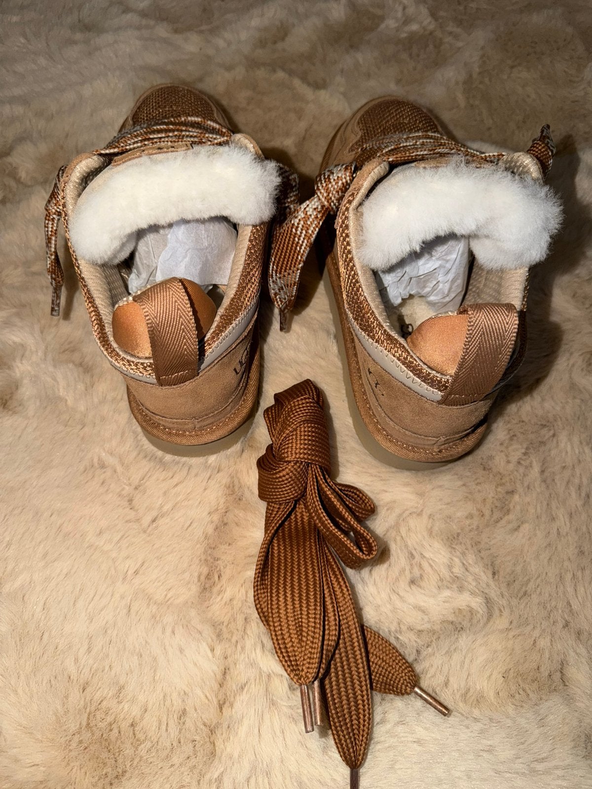 Uggs, Kleding | Dames, Beige, Nieuw, Wandelschoenen, Ophalen of Verzenden