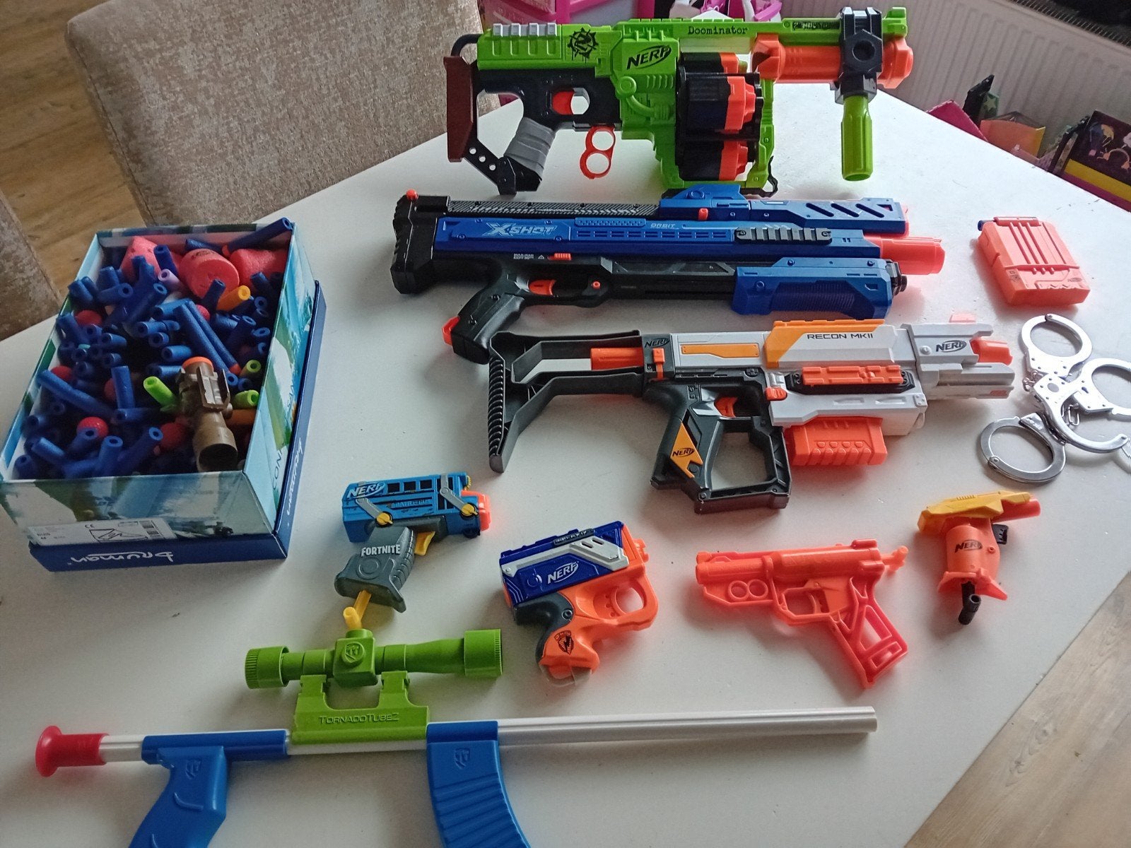 Nerf geweren, pistolen, munitie, handboeien e.a., Kinderen en Baby's, Ophalen