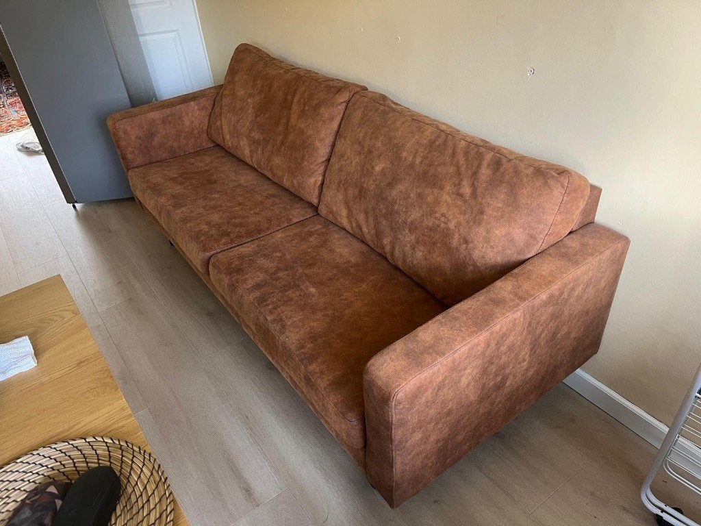 Comfortabele bruine driepersoonsbank - Zo goed als nieuw, Ophalen, Modern, Comfortabel, Driepersoons, 75 tot 100 cm
