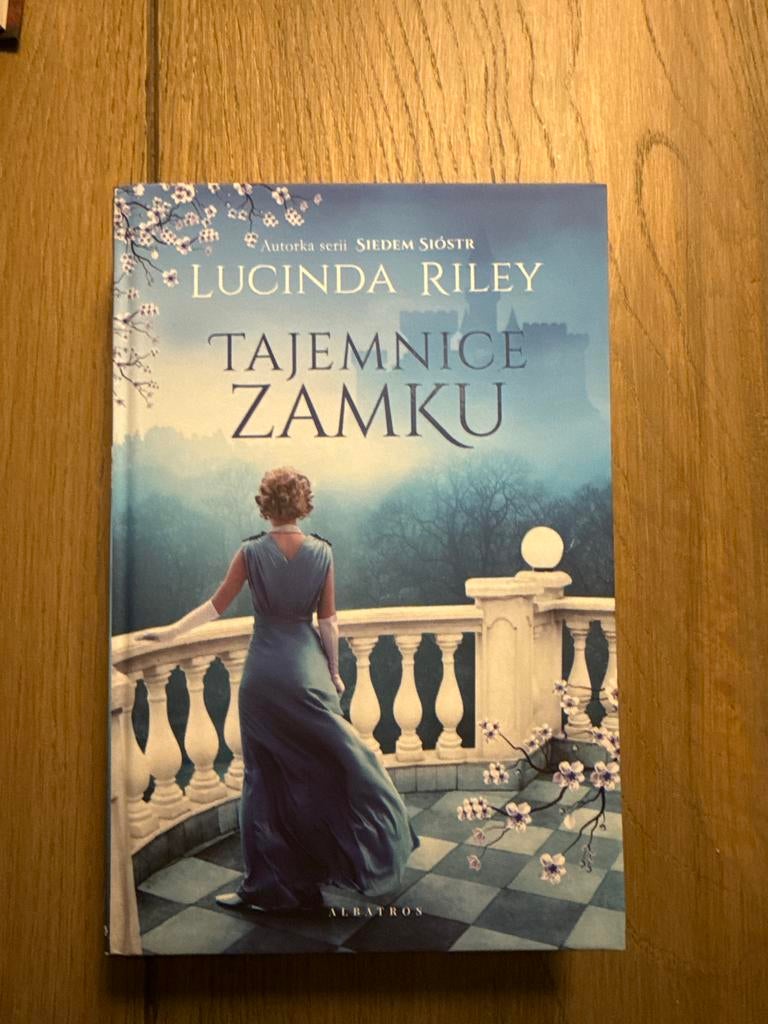 Tajemnice Zamku - Lucinda Riley (Pools), Boeken, Ophalen of Verzenden, Zo goed als nieuw, Europa overig