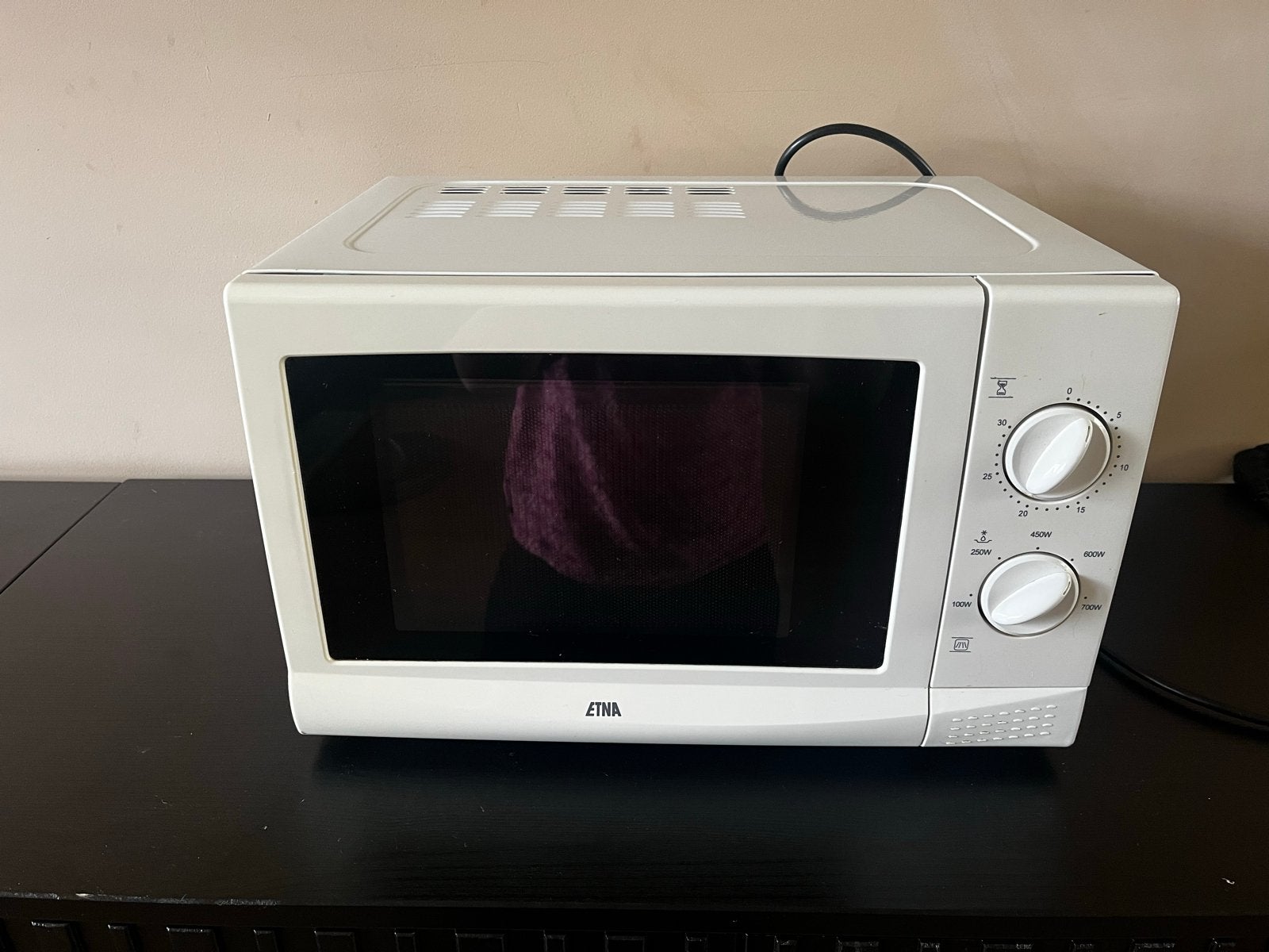 Etna Magnetron ESM217WIT/E02 - Wit, 700W, 17L, Gebruikt, Minder dan 45 cm, Ophalen of Verzenden, Magnetron