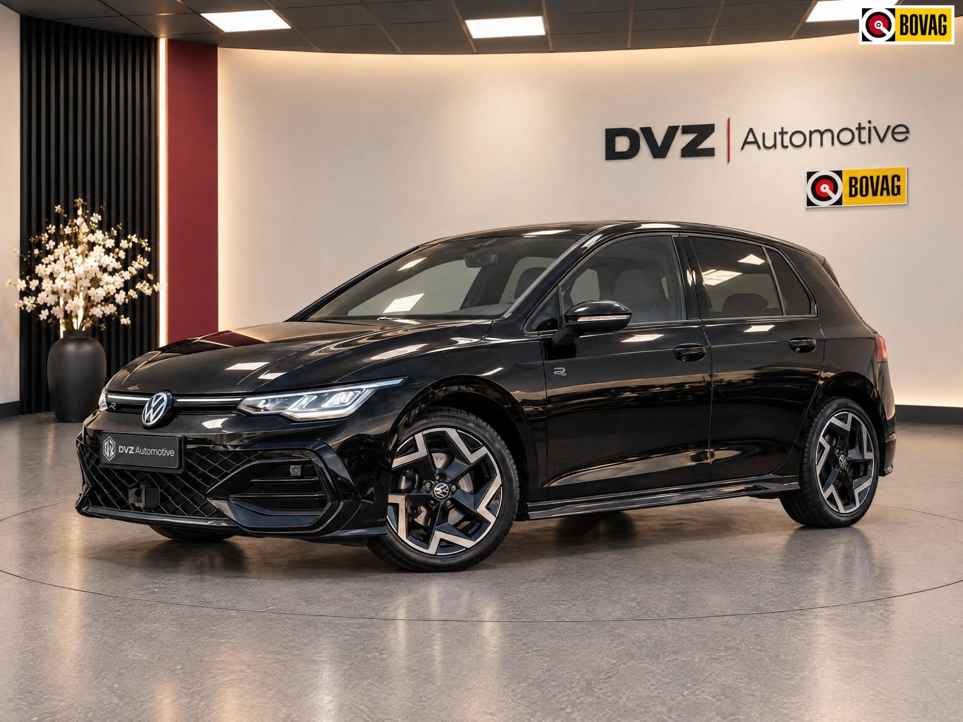 Volkswagen Golf 1.5 eTSI DSG 150PK R-Line Edition | Carplay, Dealer onderhouden, 4 cilinders, Alcantara, Zwart
