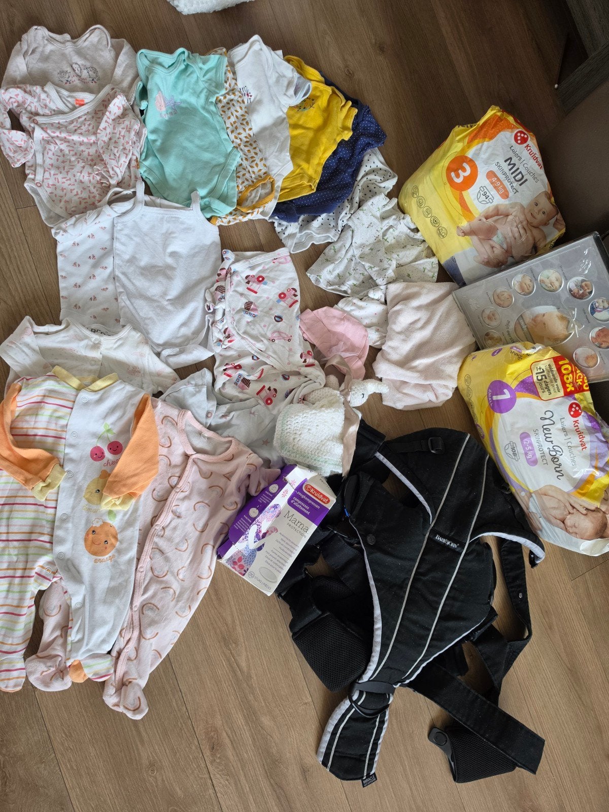 Meisjes babypakket: kleding, luiers, draagzak en meer, Ophalen of Verzenden