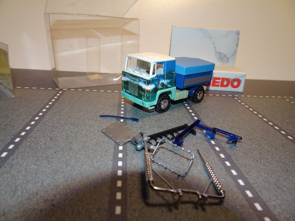 255 albedo herpa scania 141 v8 kermis circus 1:87 truck, Hobby en Vrije tijd, Ophalen of Verzenden, Nieuw, Bus of Vrachtwagen
