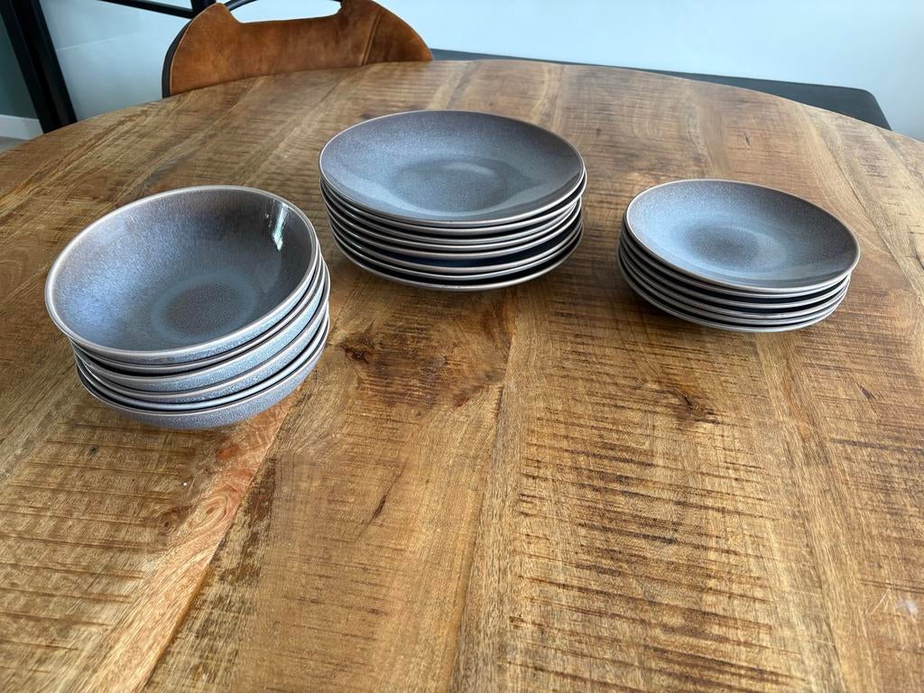 Servies set: 8 grote, 6 kleine en 6 diepe borden, Antiek en Kunst, Antiek | Servies compleet, Ophalen