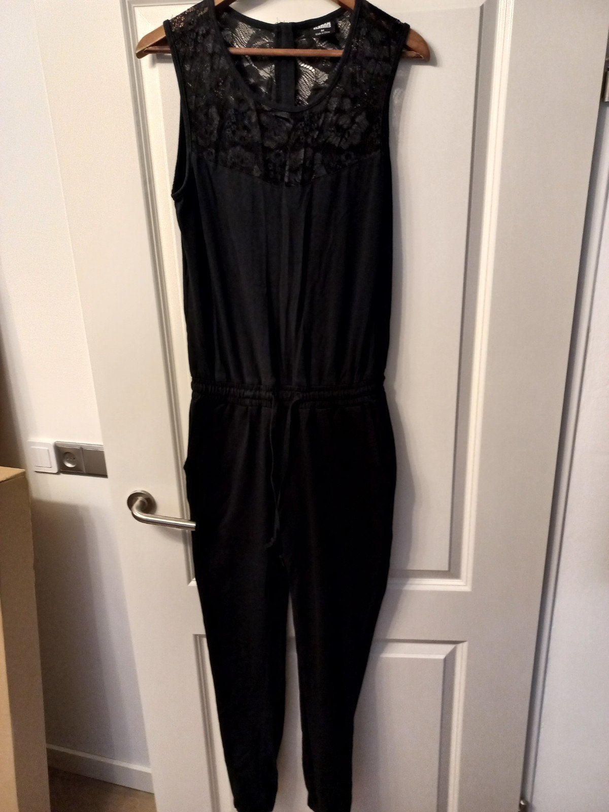 Zwarte Urban Classics Jumpsuit Maat M - Zo goed als nieuw, Maat 38/40 (M), Ophalen of Verzenden, Zo goed als nieuw, Zwart