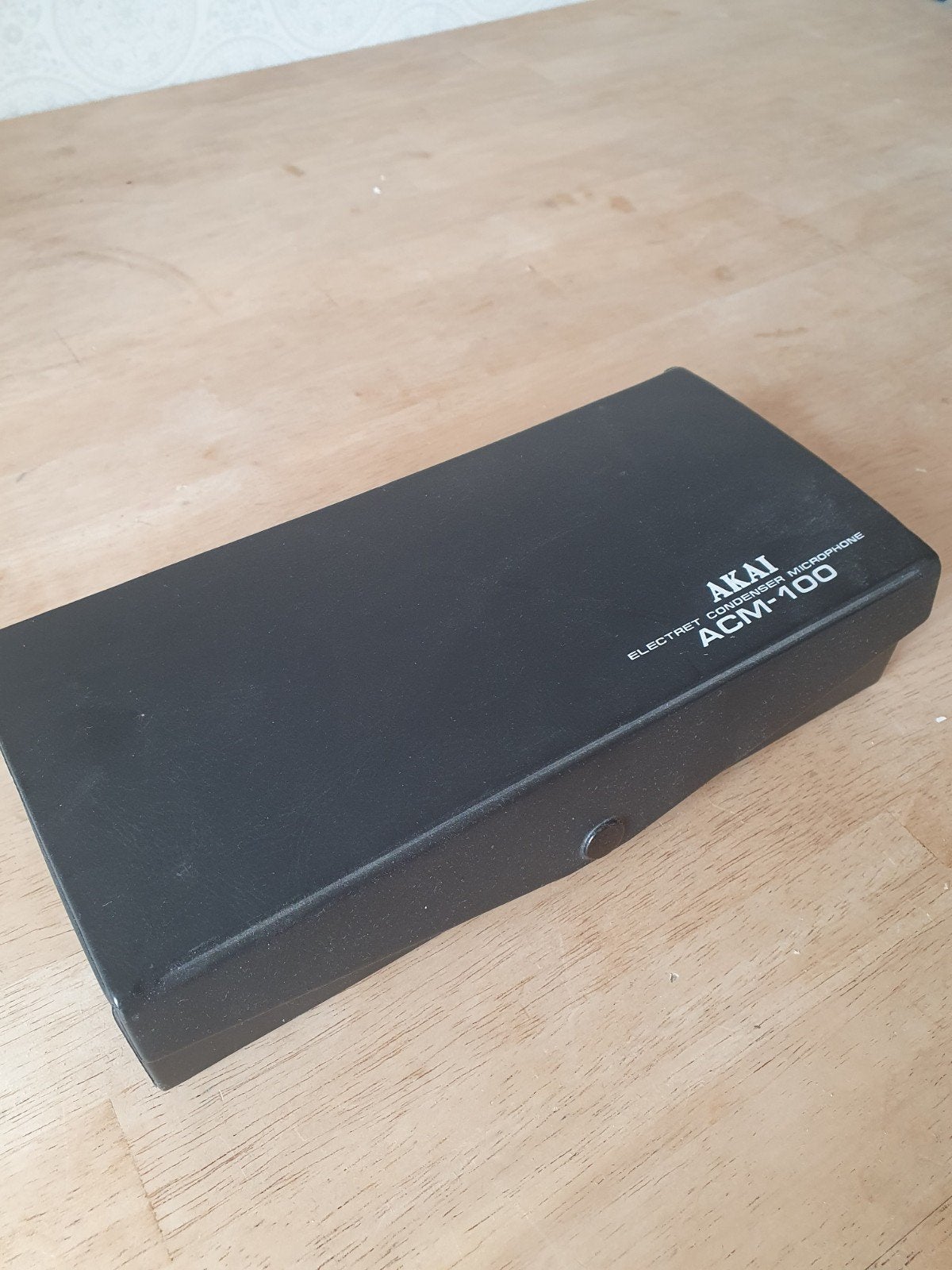 Akai ACM-100 Electret Condenser Microfoon met standaard, Ophalen of Verzenden, Gebruikt, Studiomicrofoon