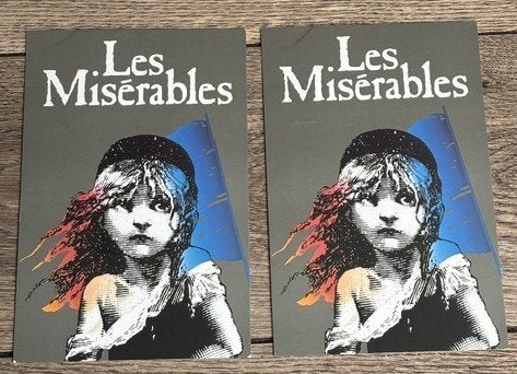 Les Misérables 2x ansichtkaart 23 x 15cm - 1991 -uniek -zgan, Ophalen of Verzenden, Zo goed als nieuw, Foto of Kaart