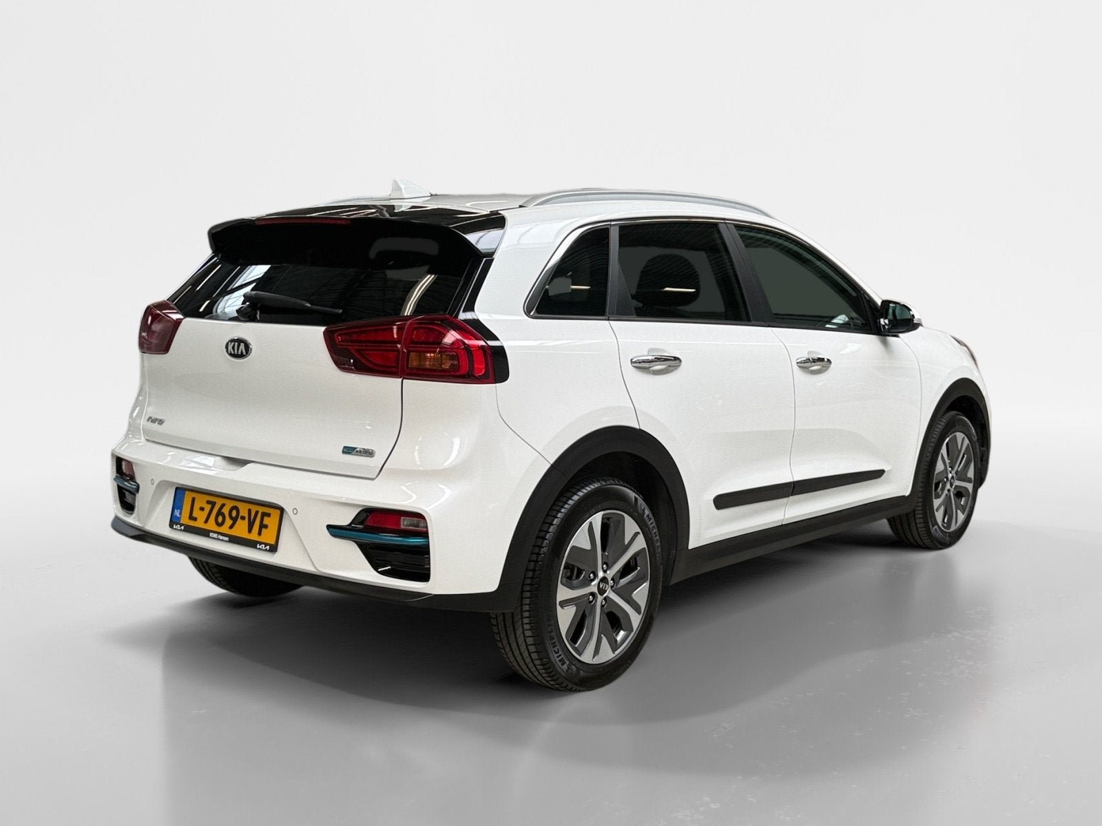 Kia e-Niro DynamicPlusLine 64 kWh I Panoramadak I CarPlay I, Auto's, Kia, Gebruikt, Zwart, 1712 kg, Leder en Stof