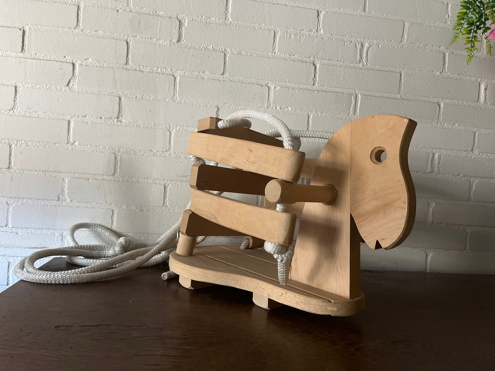 Houten schommeltje in paardjesvorm, Ophalen of Verzenden, Zo goed als nieuw, Jongen of Meisje
