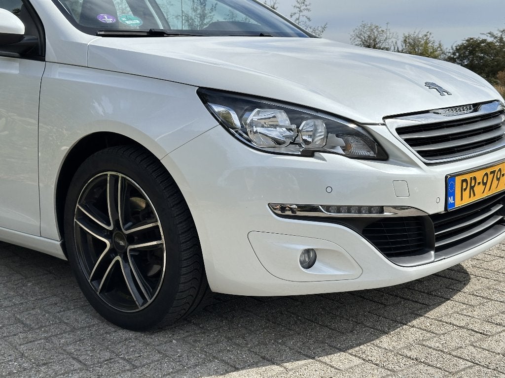 Foto 7 van Peugeot 308 1.2 Allure | Riem Vervangen! | CarPlay | PDC|ECC