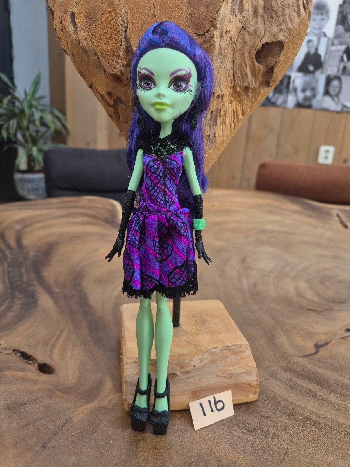 Monster High pop met paars haar en jurk, Kinderen en Baby's, Ophalen of Verzenden, Zo goed als nieuw, Overige typen