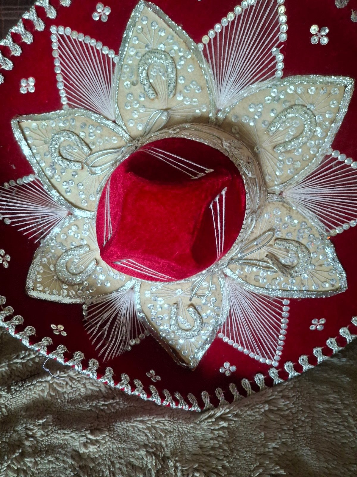 Originele Mexicaanse sombrero, Ophalen, 10 cm of meer, Rood, Overige materialen