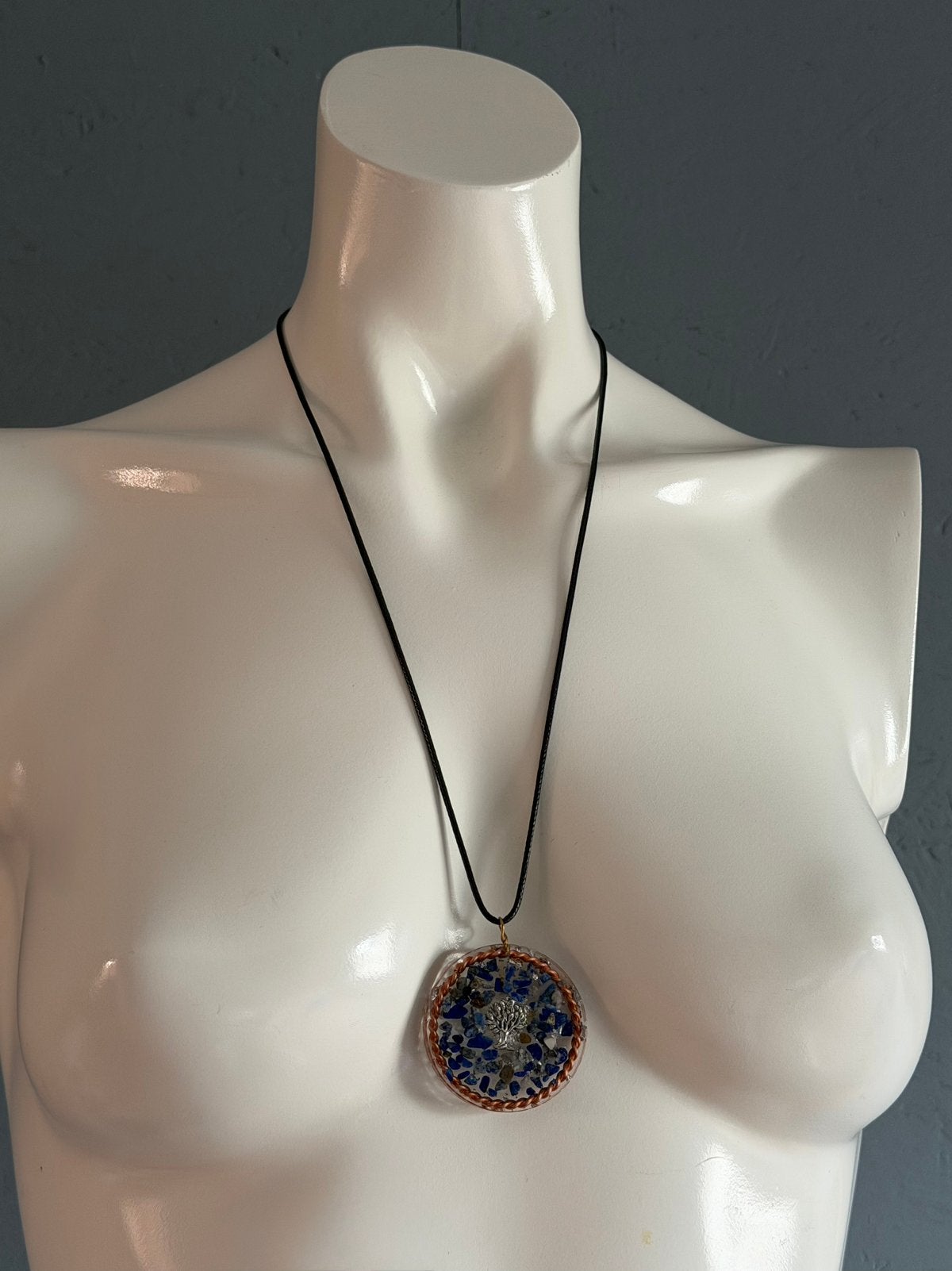 Handgemaakte orgonite ketting levensboom lapis lazuli, Blauw, Nieuw, Zilver, Met edelsteen