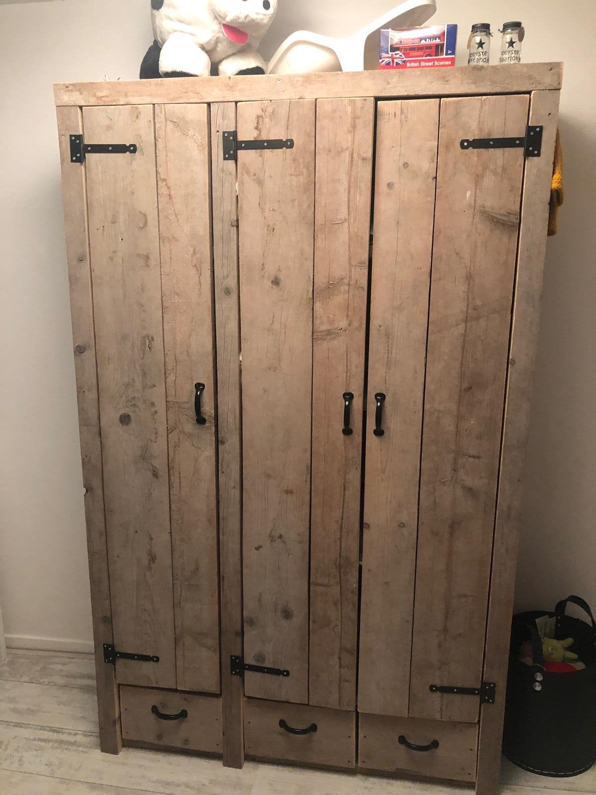 Houten kledingkast en commode / kast, Ophalen, Gebruikt, 100 tot 150 cm, 200 cm of meer