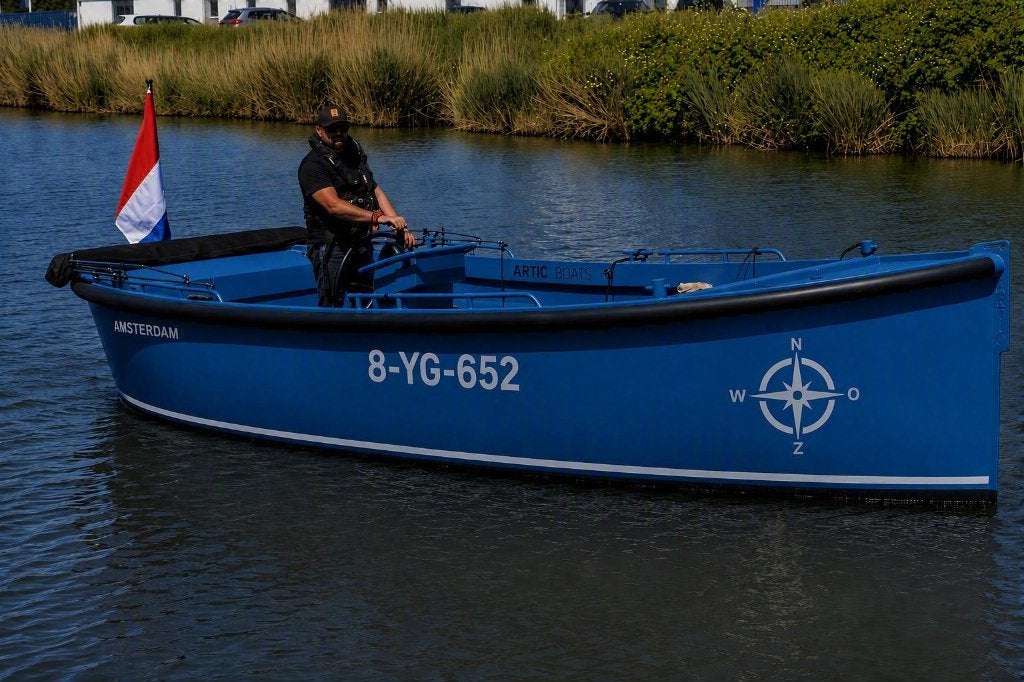 Snelvarende sloep ARTIC 727 Half Cabin met Yamaha F120