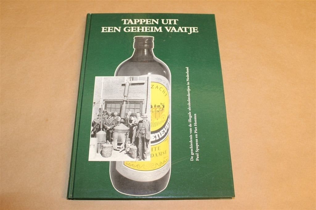 Tappen uit een Geheim Vaatje — Illegale Stokerijen NL, Ophalen of Verzenden, Gelezen