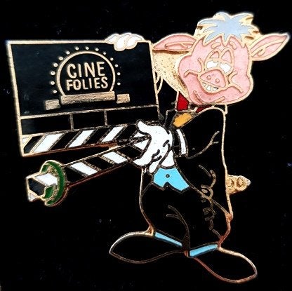 Cine Folies pin- grote maat, Verzamelen, Speldjes, Pins en Buttons, Verzenden, Nieuw, Figuurtje, Speldje of Pin