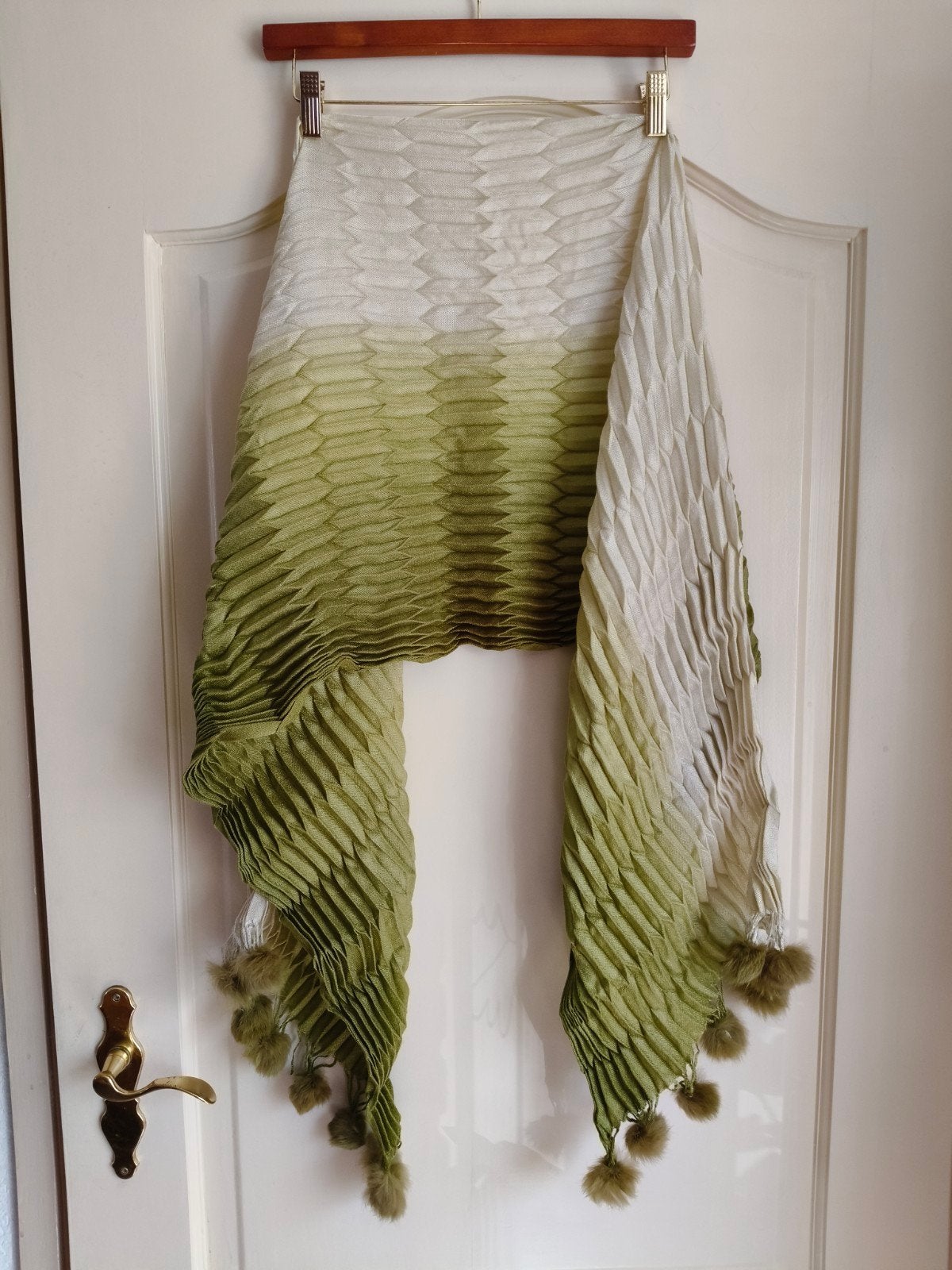 Pashmina sjaal groen/wit met pompons, Ophalen, Gedragen, Pashmina